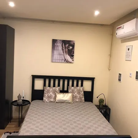 Apartman Black & White • Black *