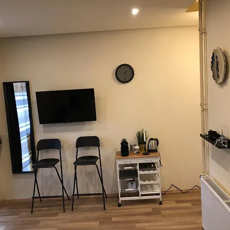 アパート Black & White • Black エゲル