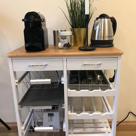 アパート Black & White • Black